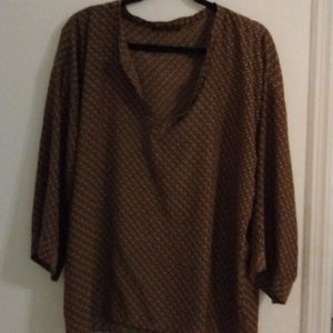 Quarter length sleeve blouse